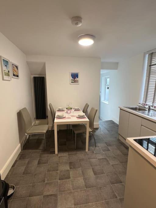 Apartamento New Flat In - Sleeps 4 *