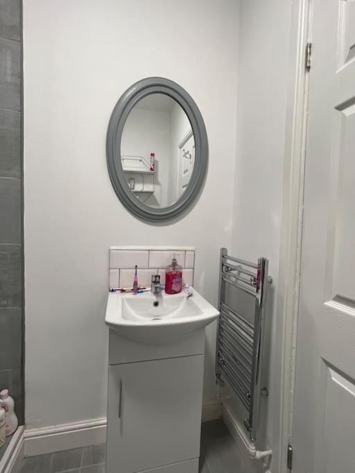 New Flat In - Sleeps 4 Apartamento *